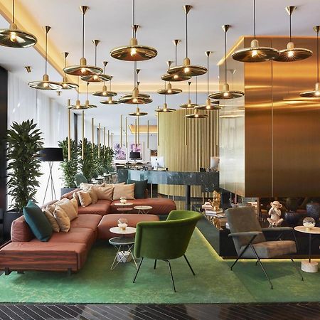 Roomers Munich, Autograph Collection Exteriér fotografie The lobby of the hotel