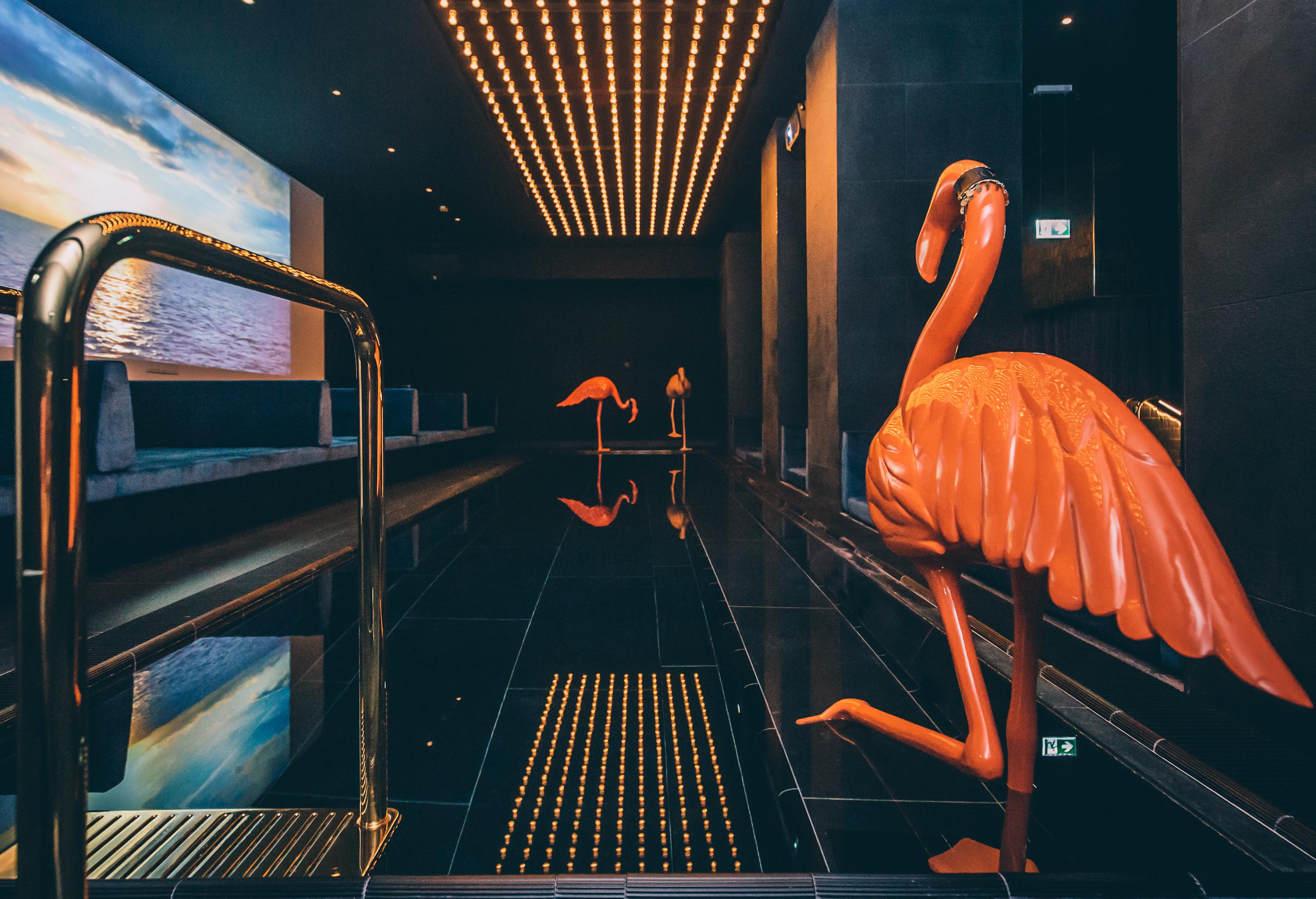 Roomers Munich, Autograph Collection Exteriér fotografie The escalator at the entrance of the hotel