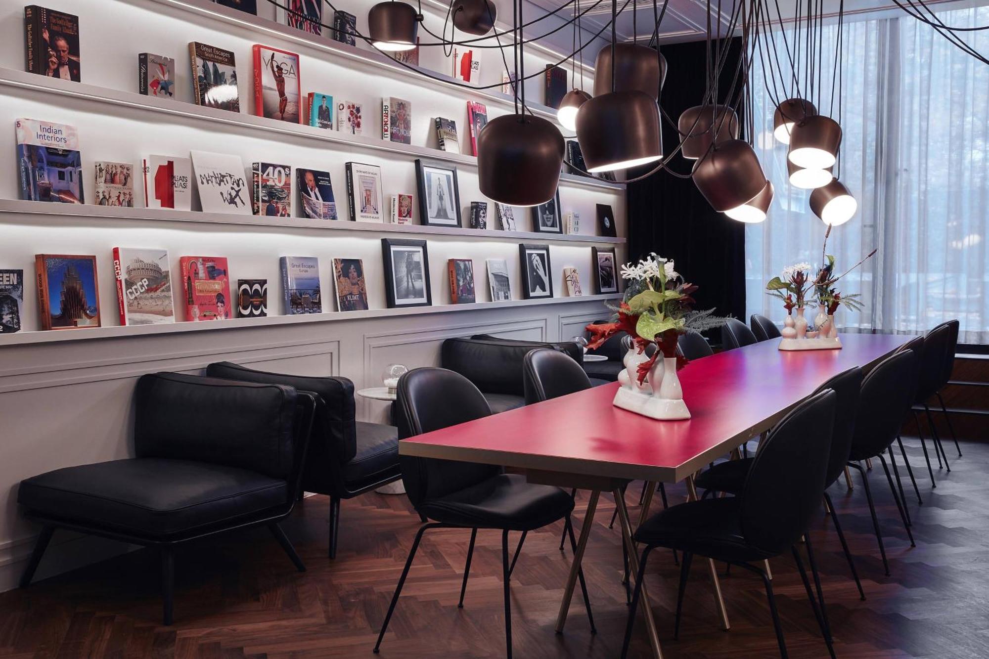 Roomers Munich, Autograph Collection Exteriér fotografie Library at the Hotel