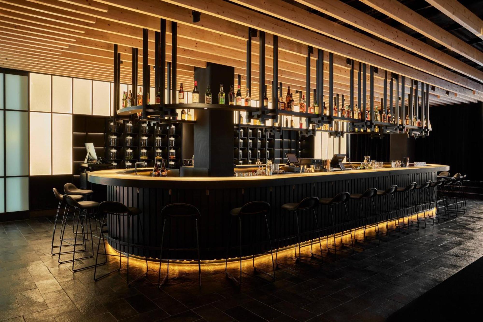 Roomers Munich, Autograph Collection Exteriér fotografie The bar at the London Edition