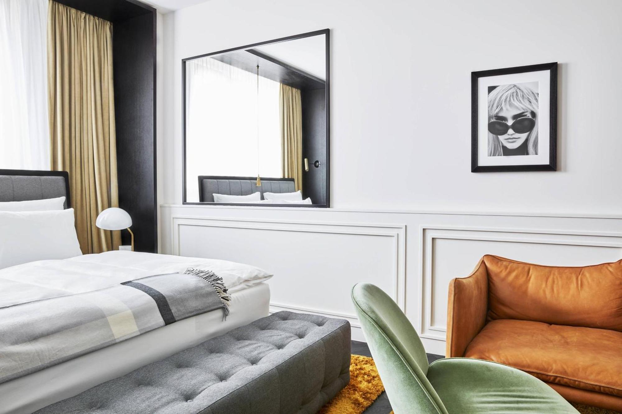Roomers Munich, Autograph Collection Exteriér fotografie A bedroom at the hotel